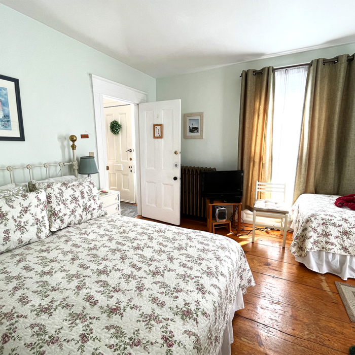 Enjoy your staying in the beautifully appointed Azalea Room at Candlebay Inn