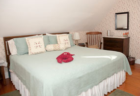 Candlebay Inn Freeport Maine Evergreen Room